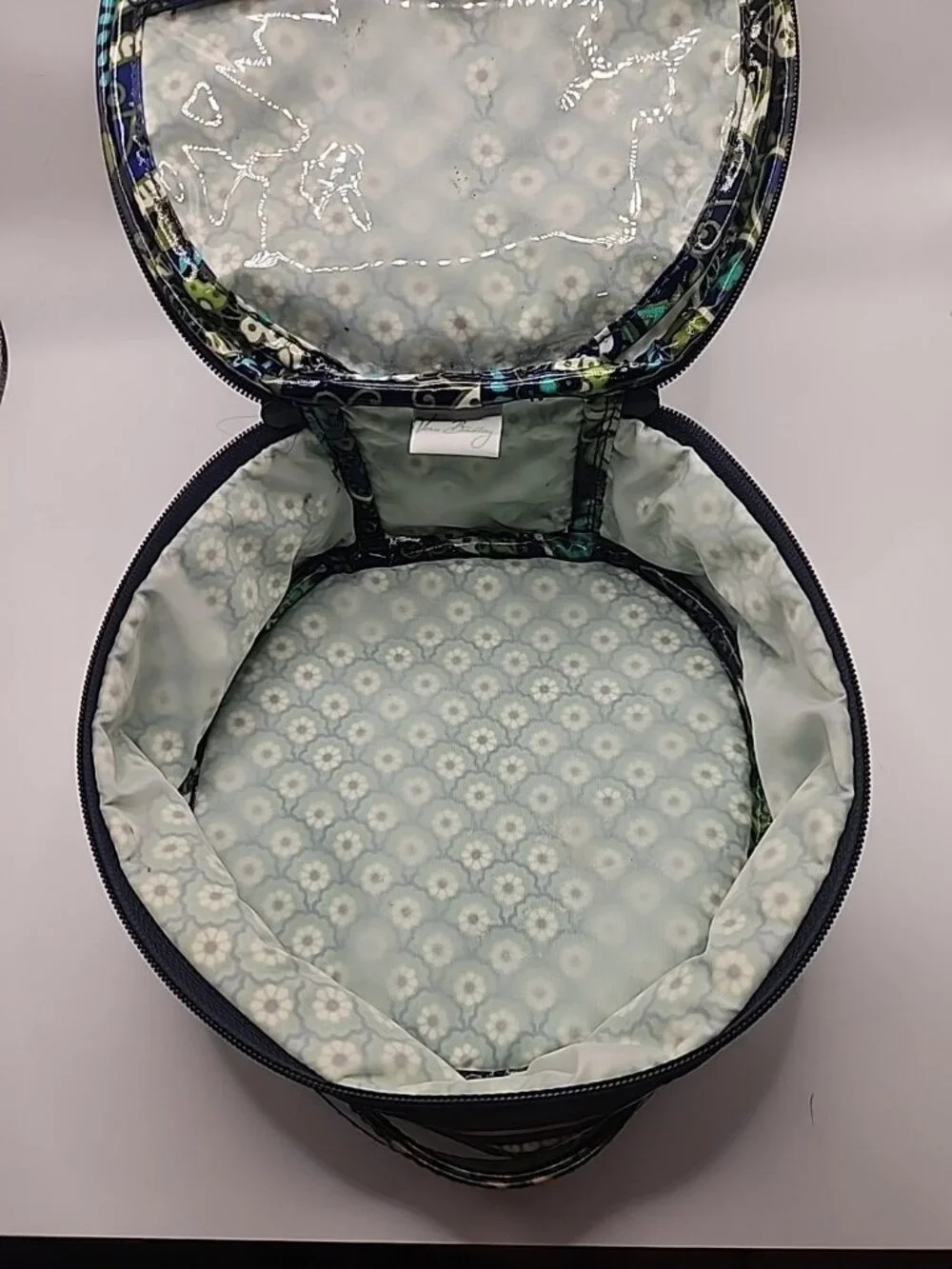 VERA BRADLEY Round Vinyl Makeup Bag Blue, Aqua & Green.
